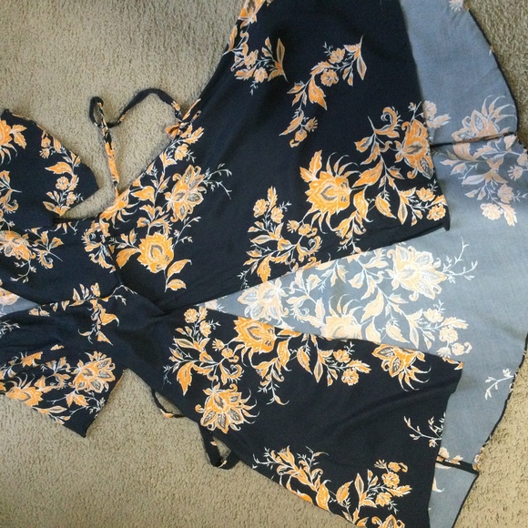 Zara Flutter Sleeve Wrap Dress - Picture 7 of 9